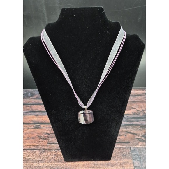 18" Lilac Ribbon Necklace Square Purple Pendant Lobster Clasp Lightweight Y2K - Picture 3 of 12